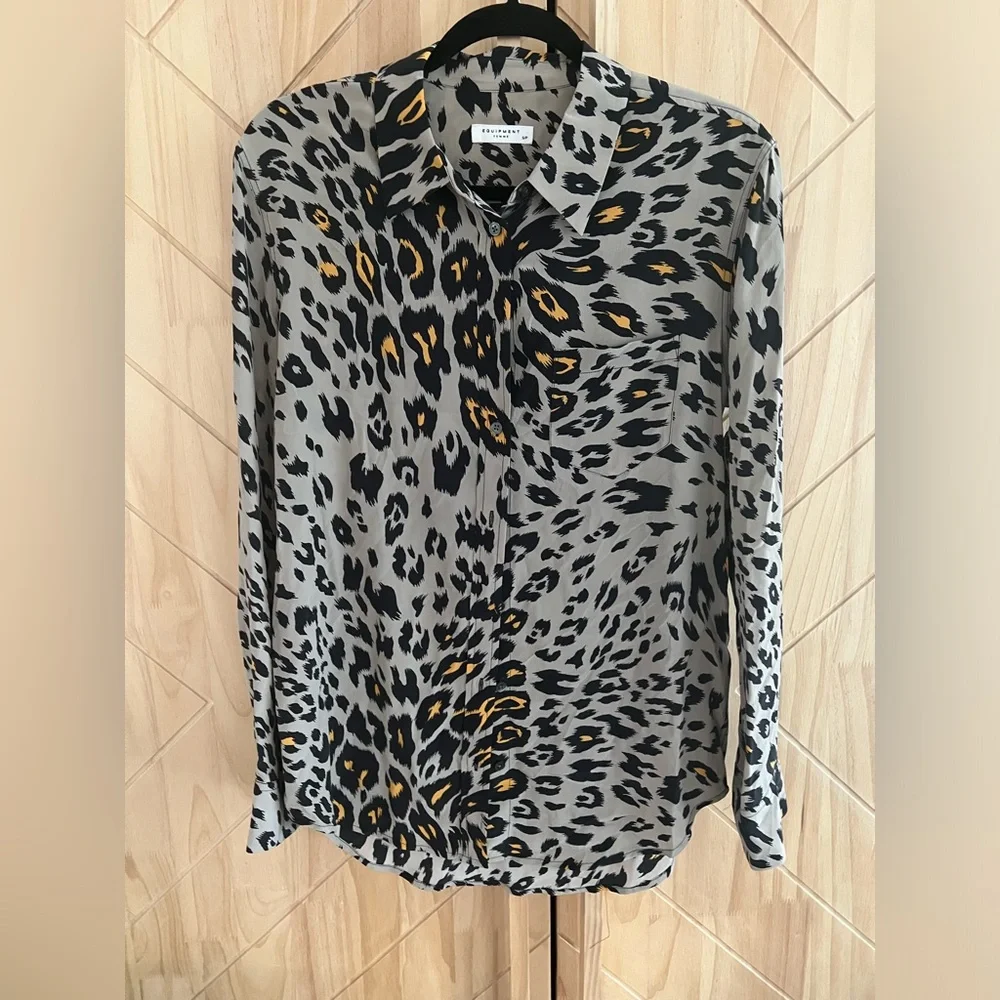 Equipment Femme Animal Print 100% Silk Button Up Blouse Womens Size XS Classic - Picture 1 of 5